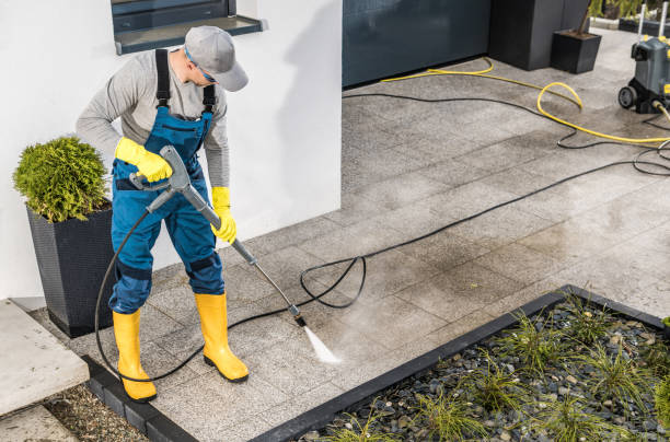 Best Deck Pressure Washing  in Everett, WA